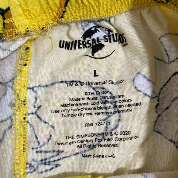 Unisex Universal Studios The Simpsons Shorts in Yellow Size Large - Picture 6 of 7